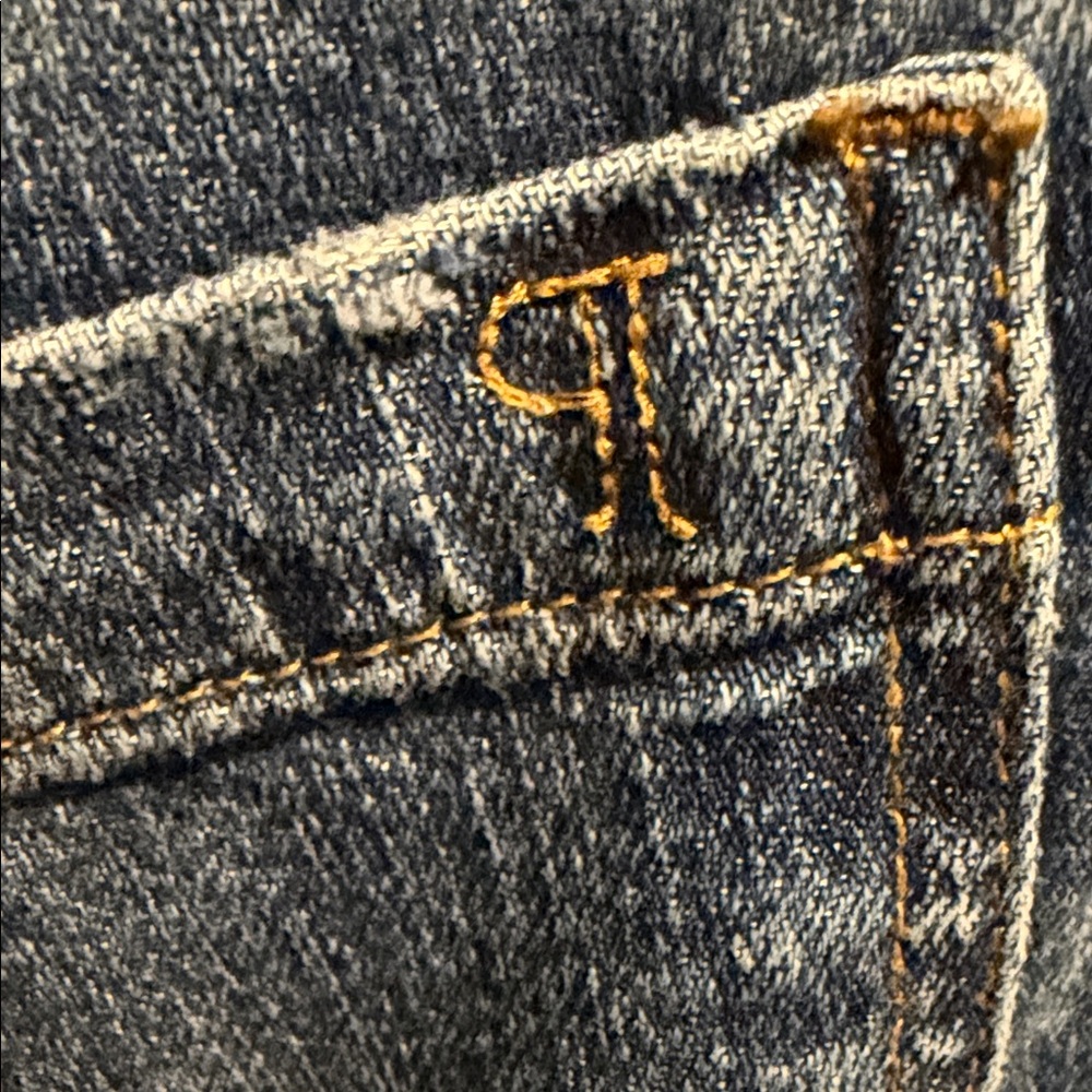 The Adi Crop Mid-Rise Flare 
Jeans by Pilcro
NWOT
COLOR- Seaform
SOLDOUT - Picture 8 of 9